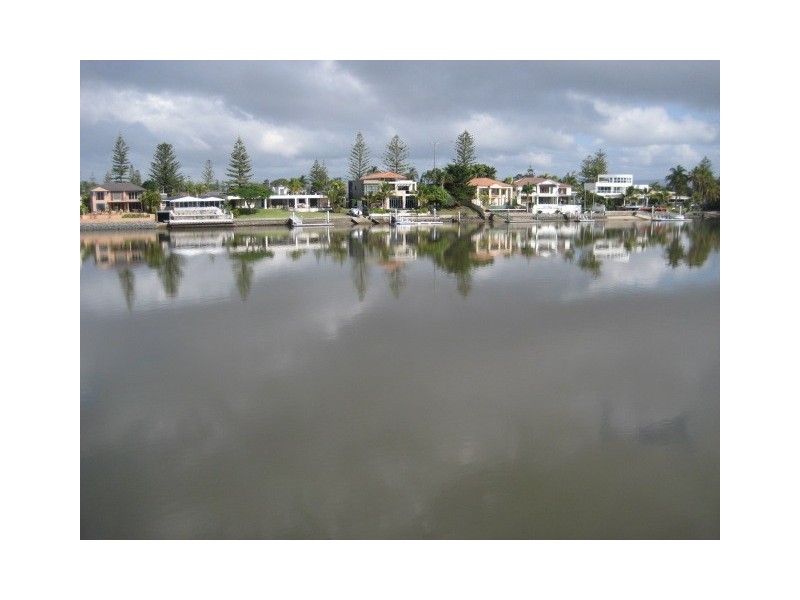 2/4 Holborow Close, Surfers Paradise QLD 4217