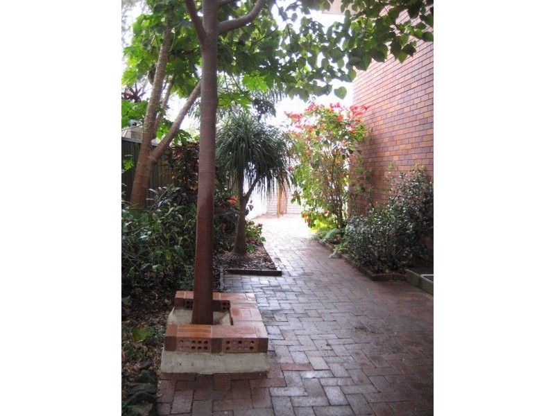 2/13 Orvieto Avenue, Mermaid Waters QLD 4218
