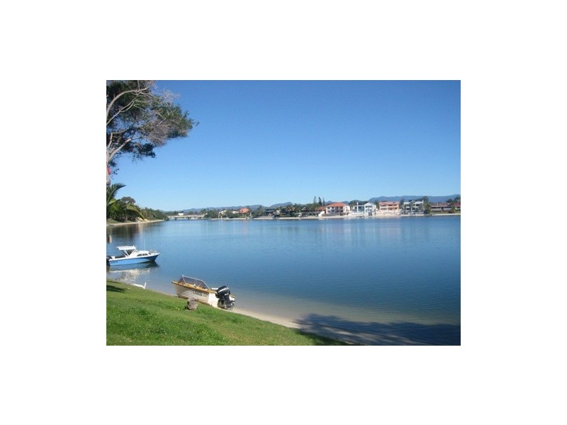 2/27 Duet Drive, Mermaid Waters QLD 4218