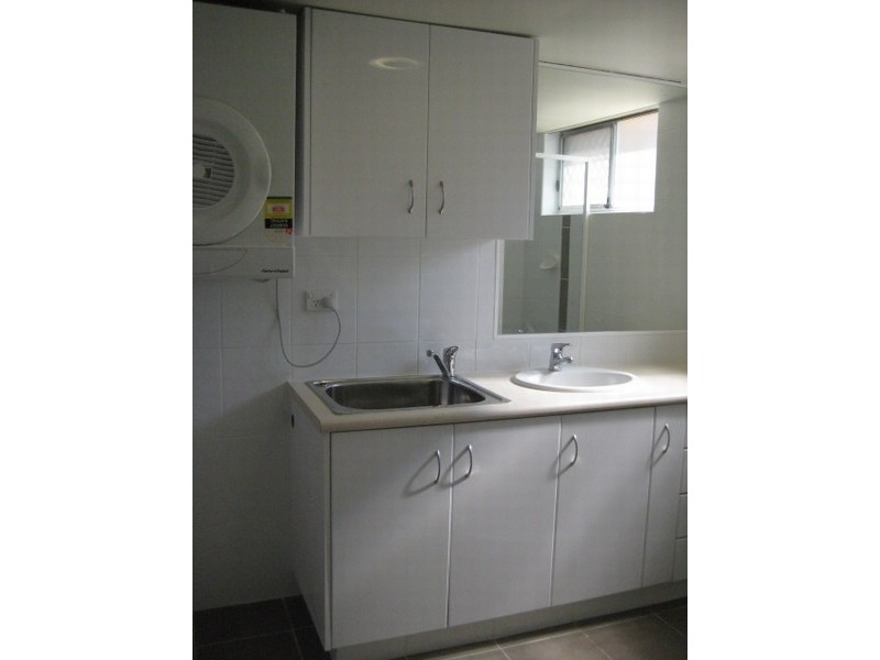 2/27 Duet Drive, Mermaid Waters QLD 4218