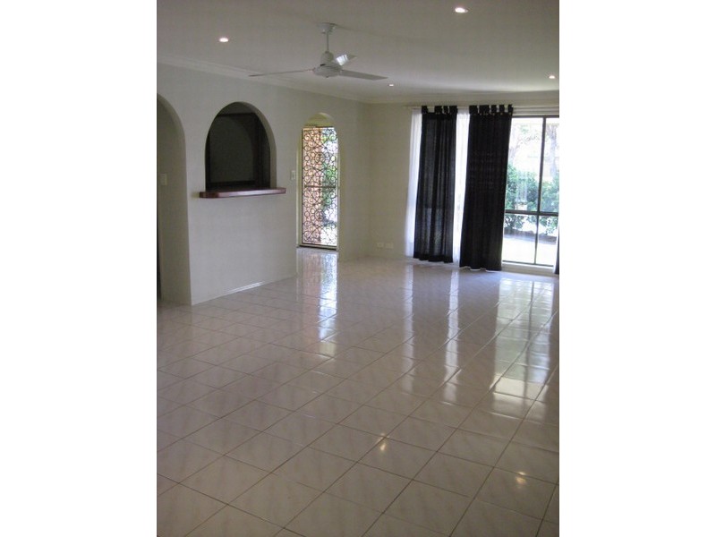 345 Rio Vista Blvd, Mermaid Waters QLD 4218
