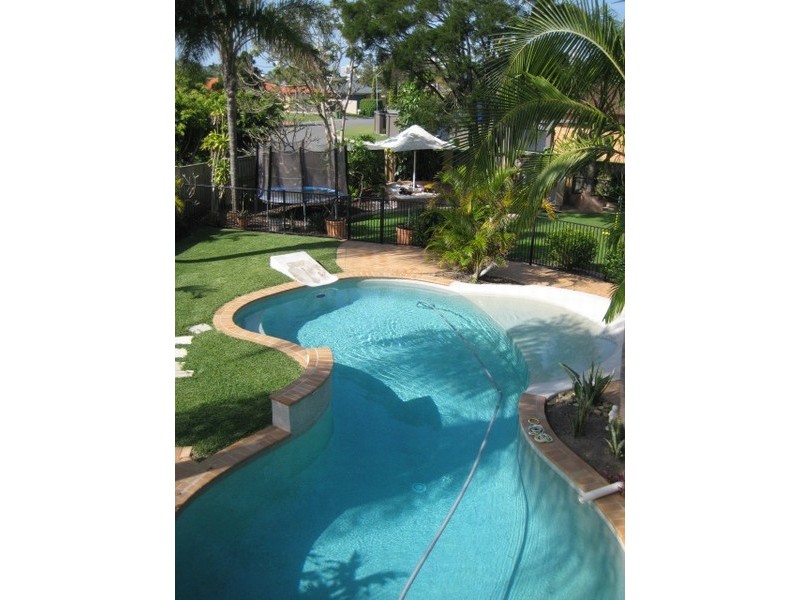 10 Cocos Crescent, Broadbeach Waters QLD 4218