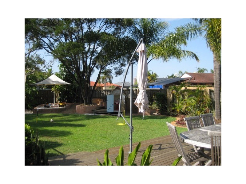 10 Cocos Crescent, Broadbeach Waters QLD 4218