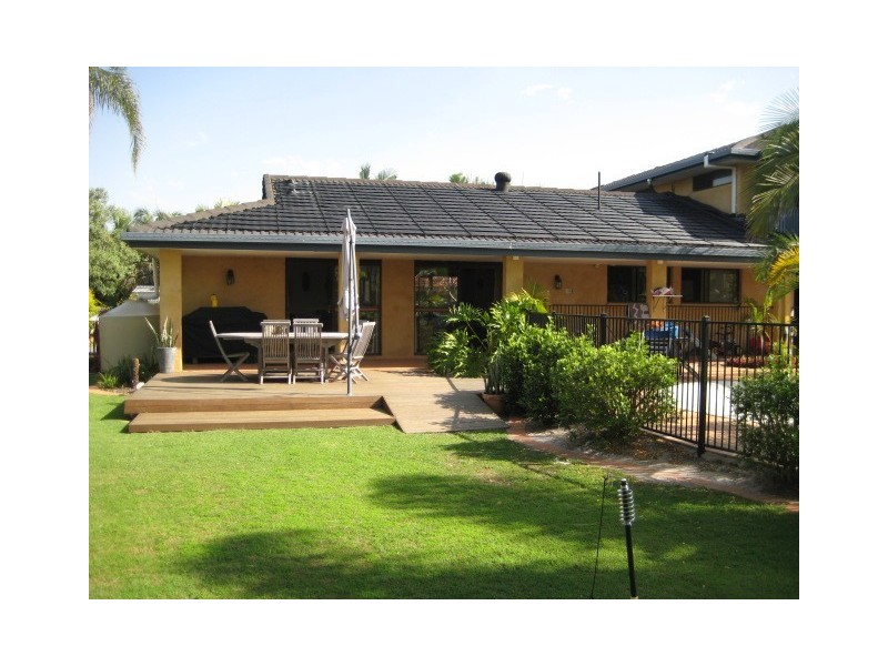 10 Cocos Crescent, Broadbeach Waters QLD 4218
