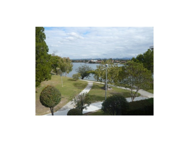 11/173 Barrier Reef Drive, Mermaid Waters QLD 4218