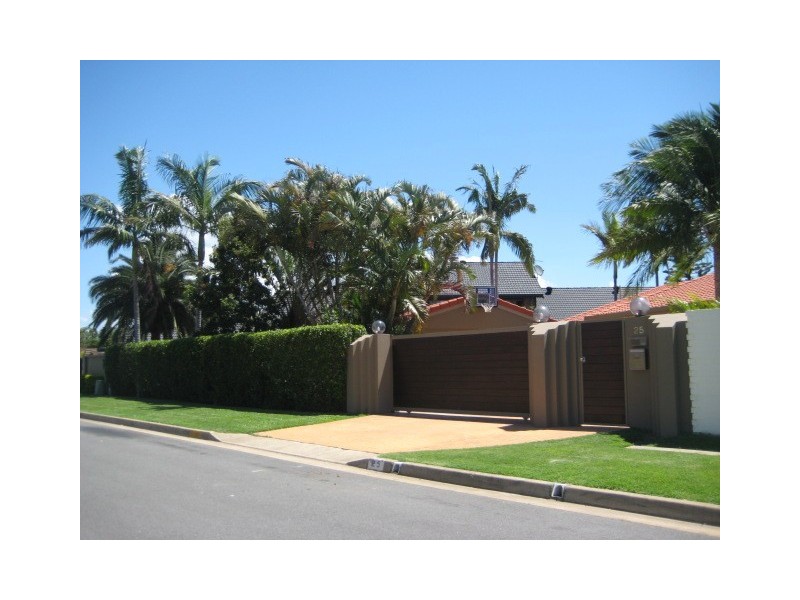 25 Wombat Crt, Sorrento QLD 4217