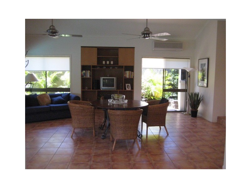 25 Wombat Crt, Sorrento QLD 4217