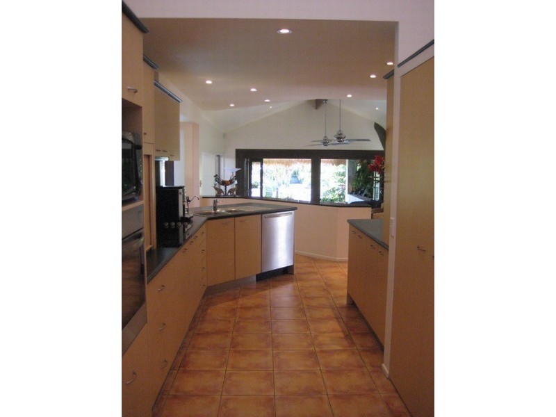 25 Wombat Crt, Sorrento QLD 4217