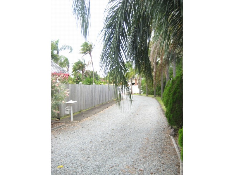 9 Ireby Court, Mermaid Waters QLD 4218