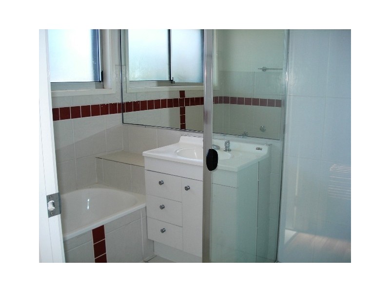 109 Hooker Blvd, Broadbeach Waters QLD 4218