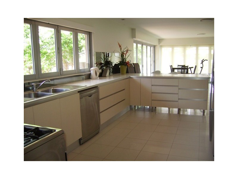 41 Allambi Ave, Broadbeach Waters QLD 4218