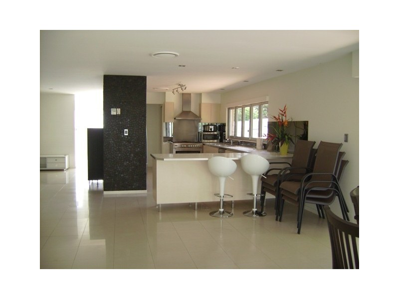 41 Allambi Ave, Broadbeach Waters QLD 4218