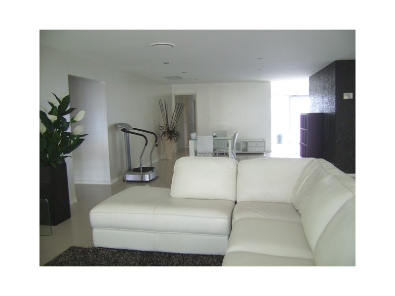 41 Allambi Ave, Broadbeach Waters QLD 4218