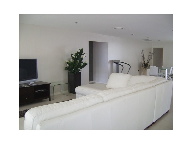 41 Allambi Ave, Broadbeach Waters QLD 4218