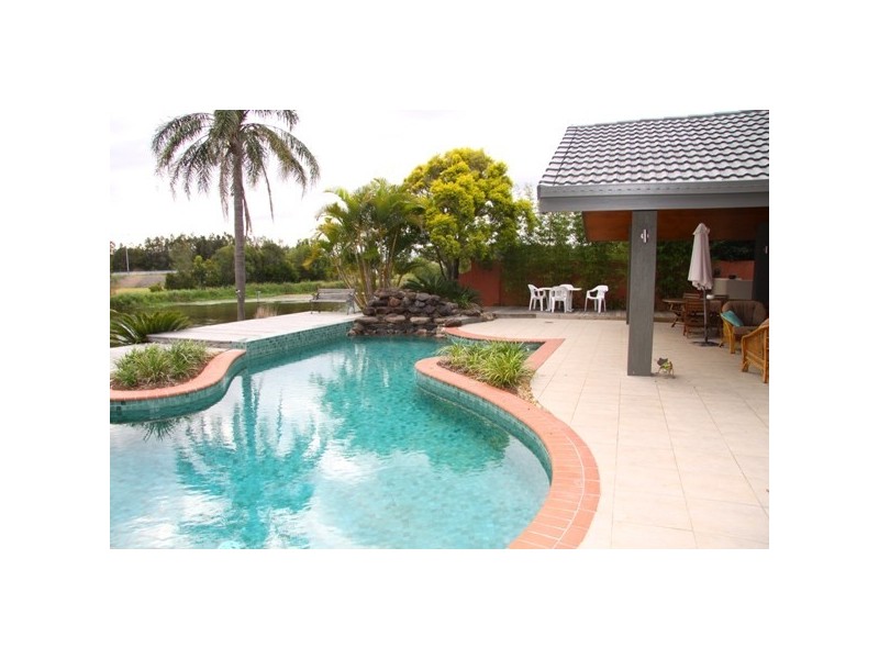 14 St Martin Place, Clear Island Waters QLD 4226