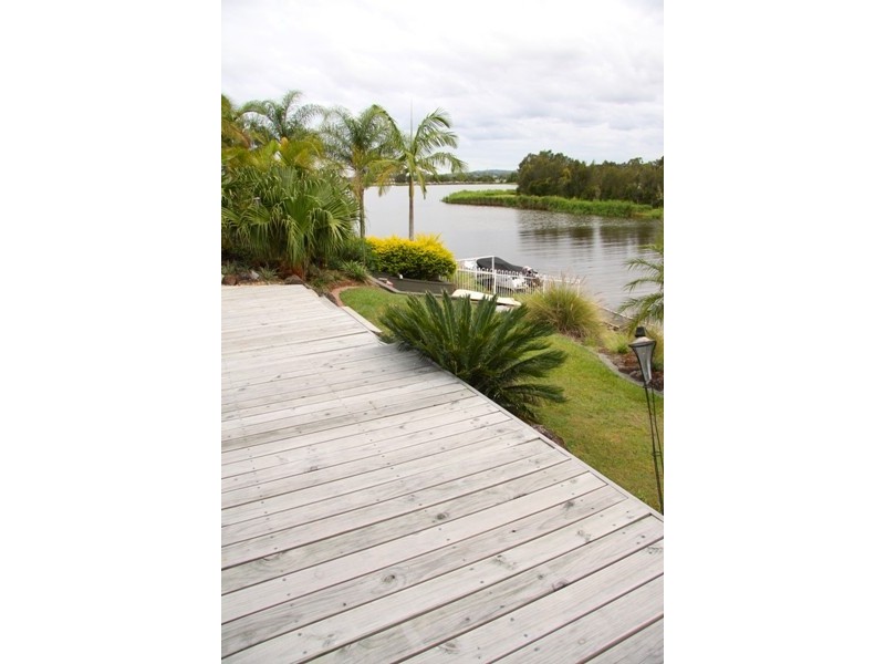 14 St Martin Place, Clear Island Waters QLD 4226