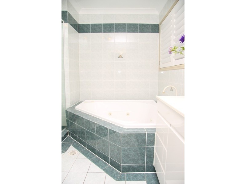 14 St Martin Place, Clear Island Waters QLD 4226