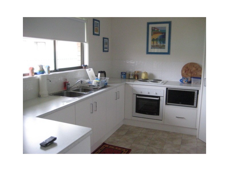 2 Wayfarer Ave, Mermaid Waters QLD 4218