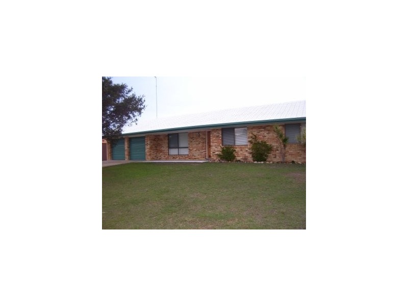 2 Wayfarer Ave, Mermaid Waters QLD 4218