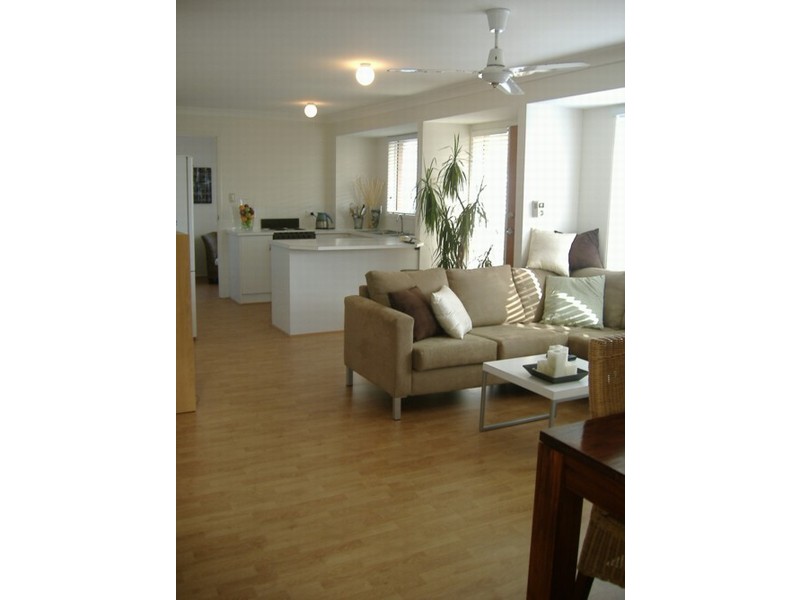 1/16 Stephanie Court, Labrador QLD 4215