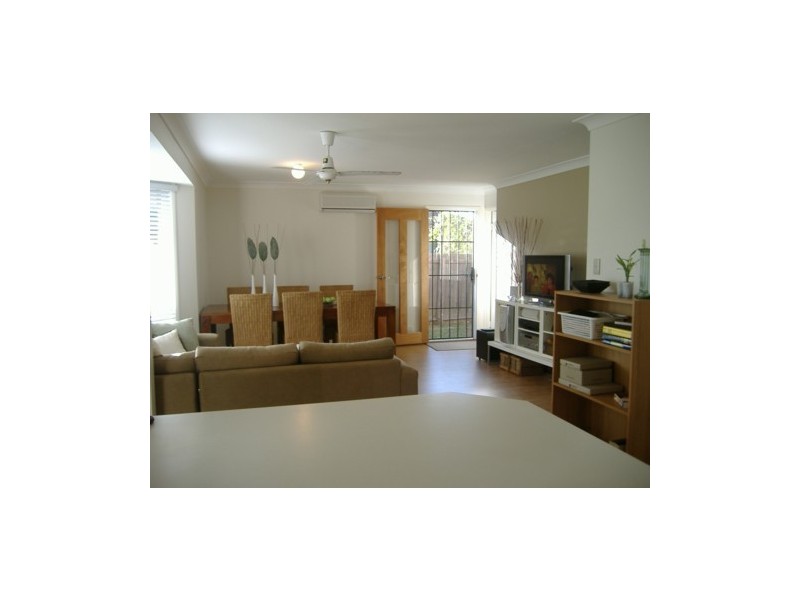 1/16 Stephanie Court, Labrador QLD 4215