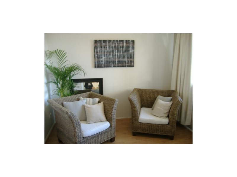 1/16 Stephanie Court, Labrador QLD 4215