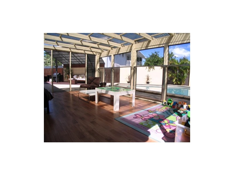 71 Savoy Drive, Broadbeach Waters QLD 4218