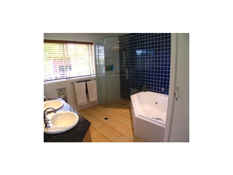 71 Savoy Drive, Broadbeach Waters QLD 4218