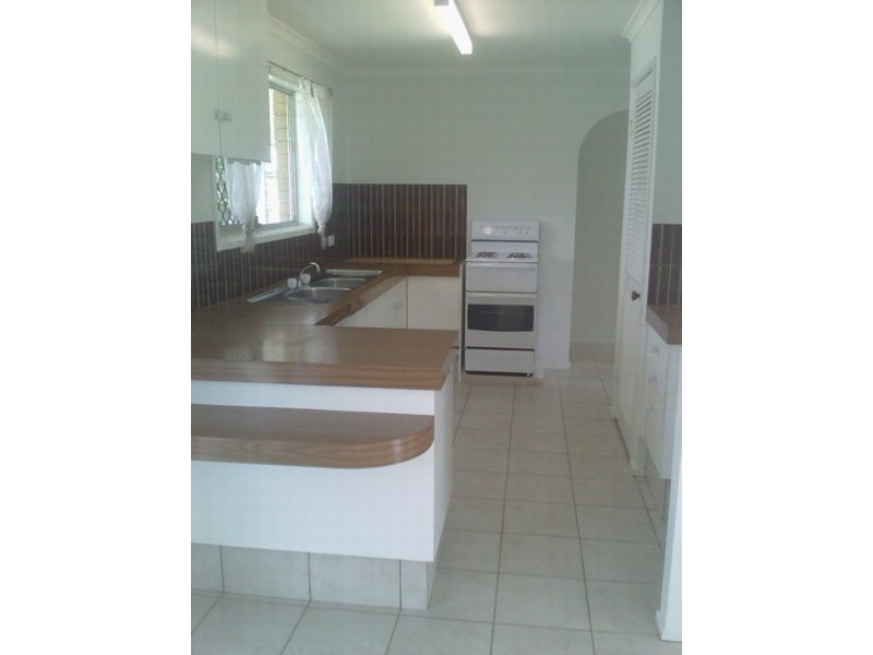 25 Weatherly Avenue, Mermaid Waters QLD 4218