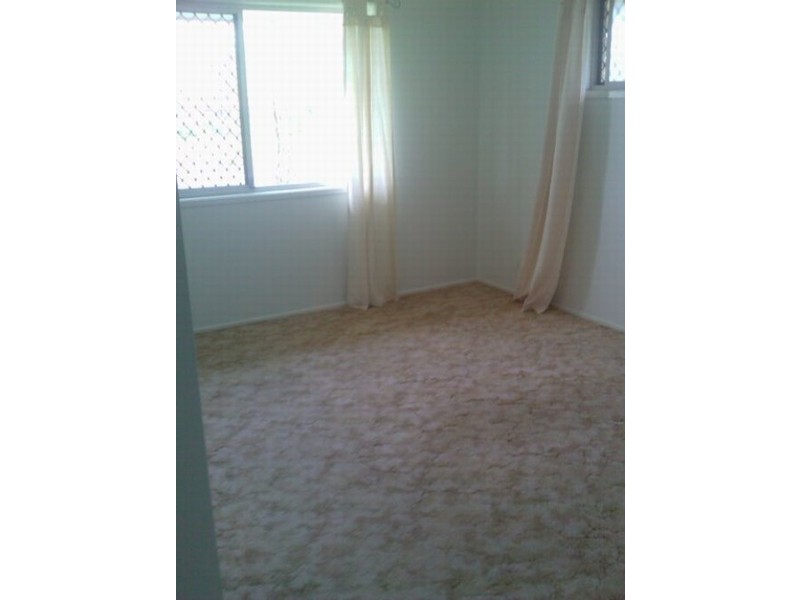 25 Weatherly Avenue, Mermaid Waters QLD 4218