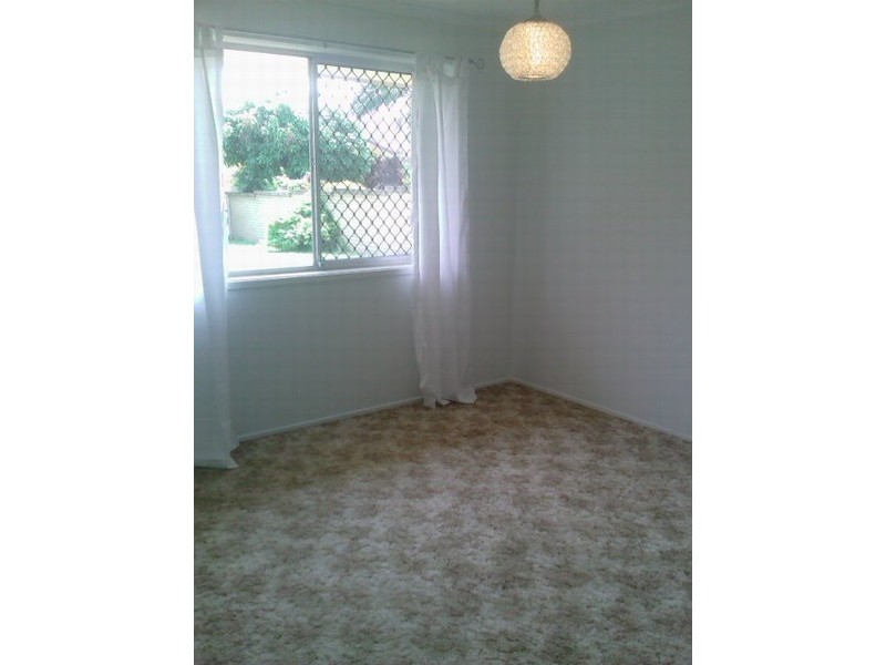 25 Weatherly Avenue, Mermaid Waters QLD 4218