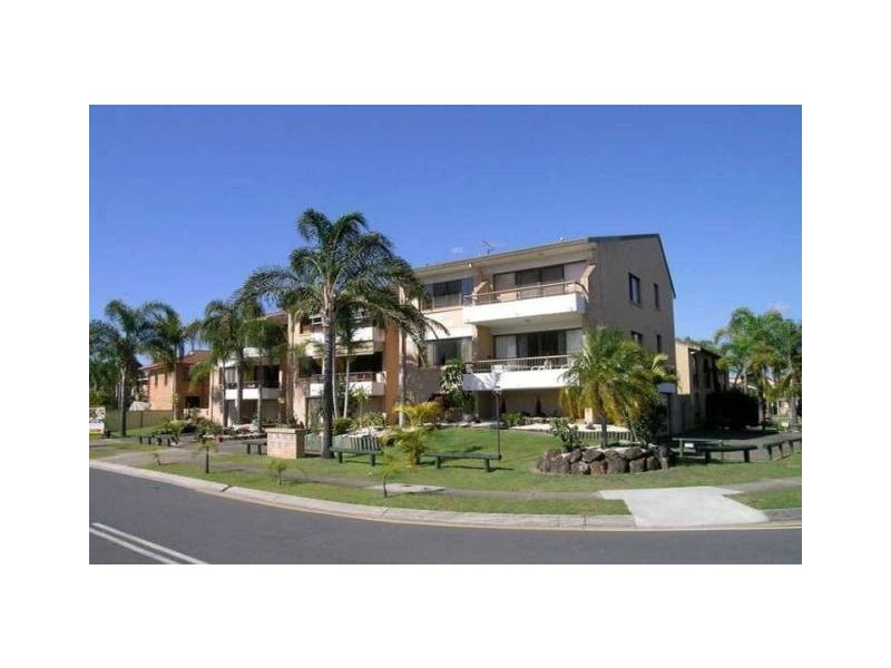 4/1 Angie Court, Mermaid Waters QLD 4218