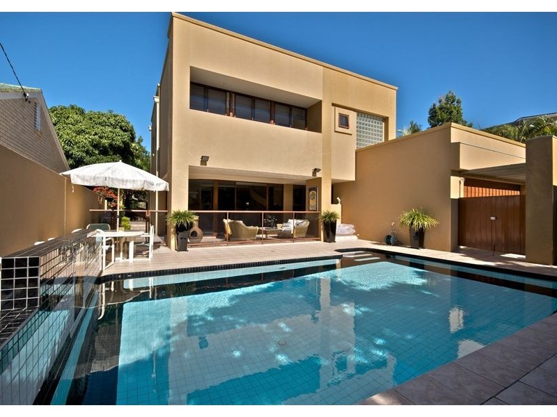 8 Salerno Street, Isle Of Capri QLD 4217