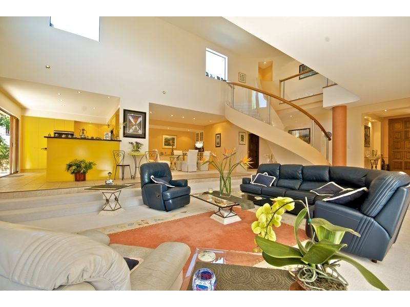 8 Salerno Street, Isle Of Capri QLD 4217