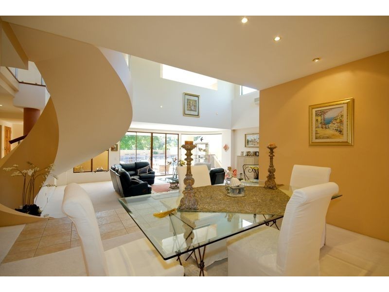 8 Salerno Street, Isle Of Capri QLD 4217