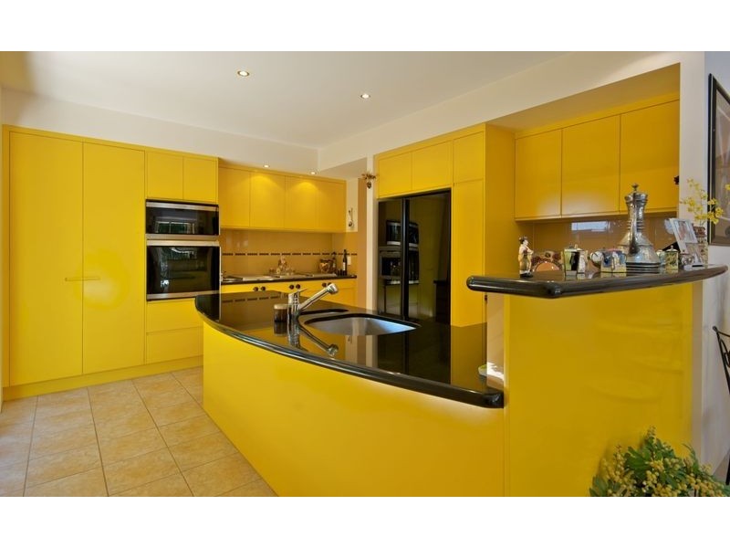 8 Salerno Street, Isle Of Capri QLD 4217