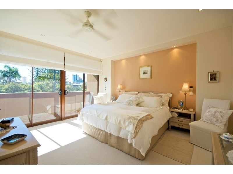 8 Salerno Street, Isle Of Capri QLD 4217