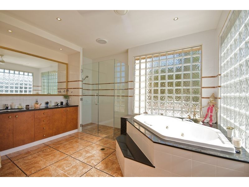 8 Salerno Street, Isle Of Capri QLD 4217