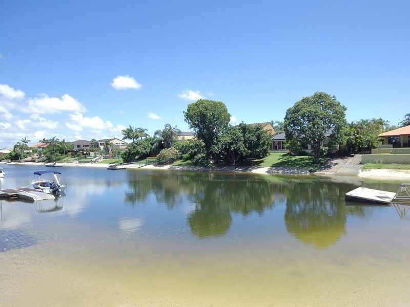 1 Coobowie Street, Broadbeach Waters QLD 4218