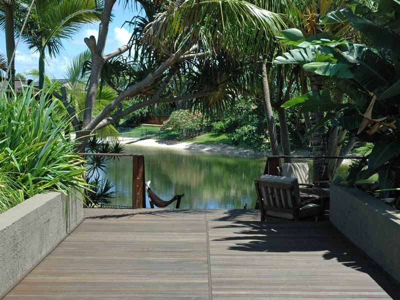 1 Coobowie Street, Broadbeach Waters QLD 4218