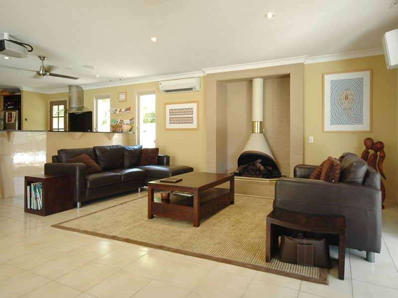 1 Coobowie Street, Broadbeach Waters QLD 4218