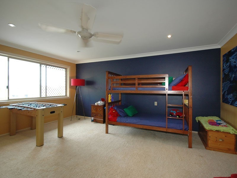 1 Coobowie Street, Broadbeach Waters QLD 4218