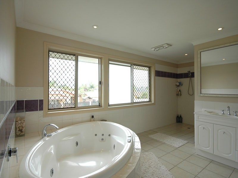 1 Coobowie Street, Broadbeach Waters QLD 4218