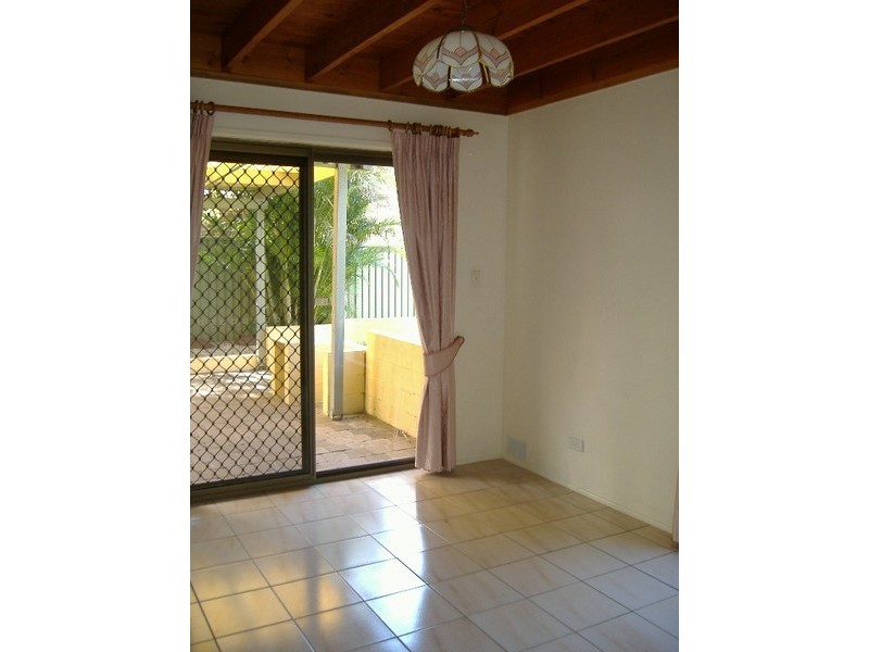 2 Langford Court, Mermaid Waters QLD 4218