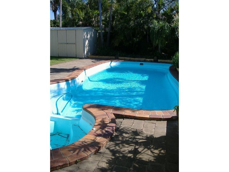 2 Langford Court, Mermaid Waters QLD 4218