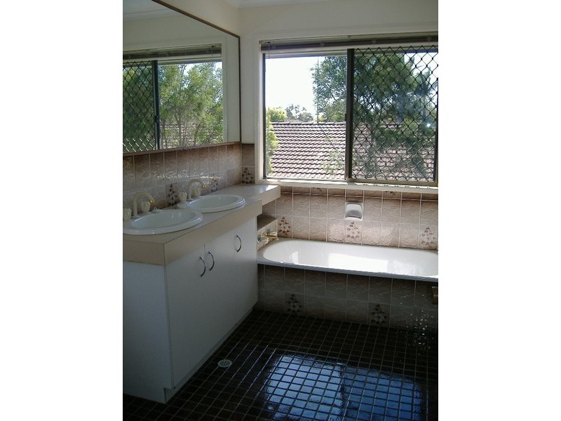 2 Langford Court, Mermaid Waters QLD 4218