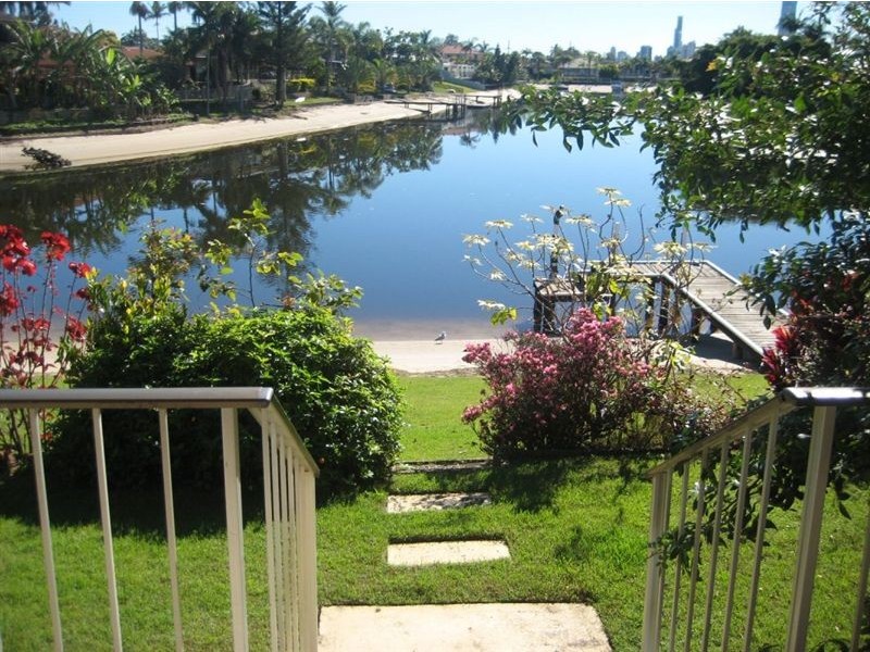 4/53 Hooker Blvd, Broadbeach Waters QLD 4218