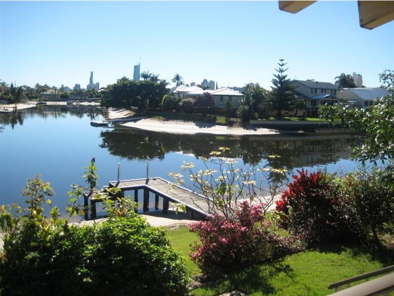 4/53 Hooker Blvd, Broadbeach Waters QLD 4218