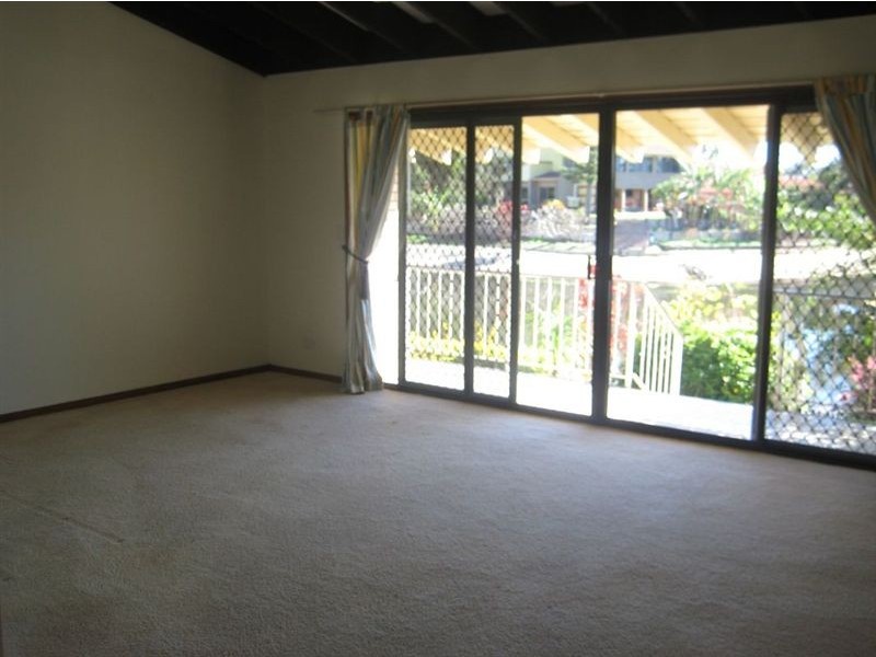 4/53 Hooker Blvd, Broadbeach Waters QLD 4218