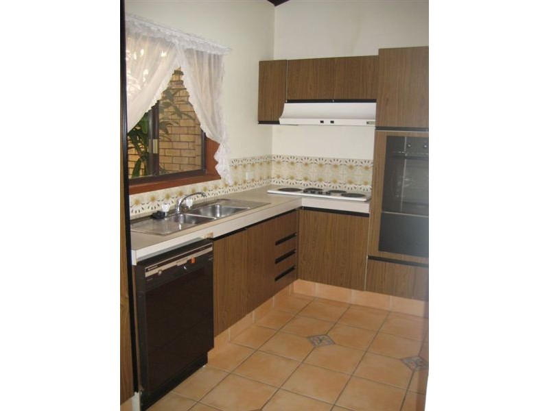 4/53 Hooker Blvd, Broadbeach Waters QLD 4218